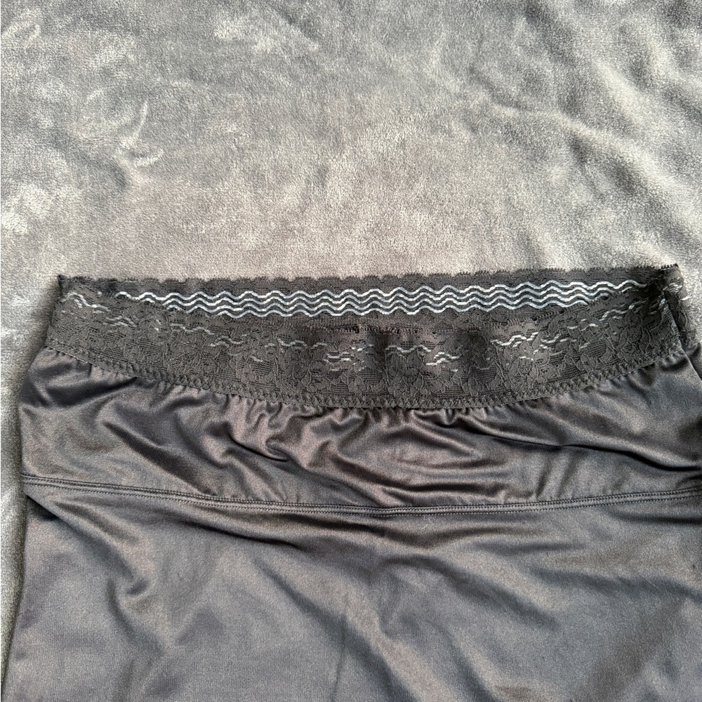 Torrid Women’s Black Elastic Lace Trim Slip - Picture 5 of 8